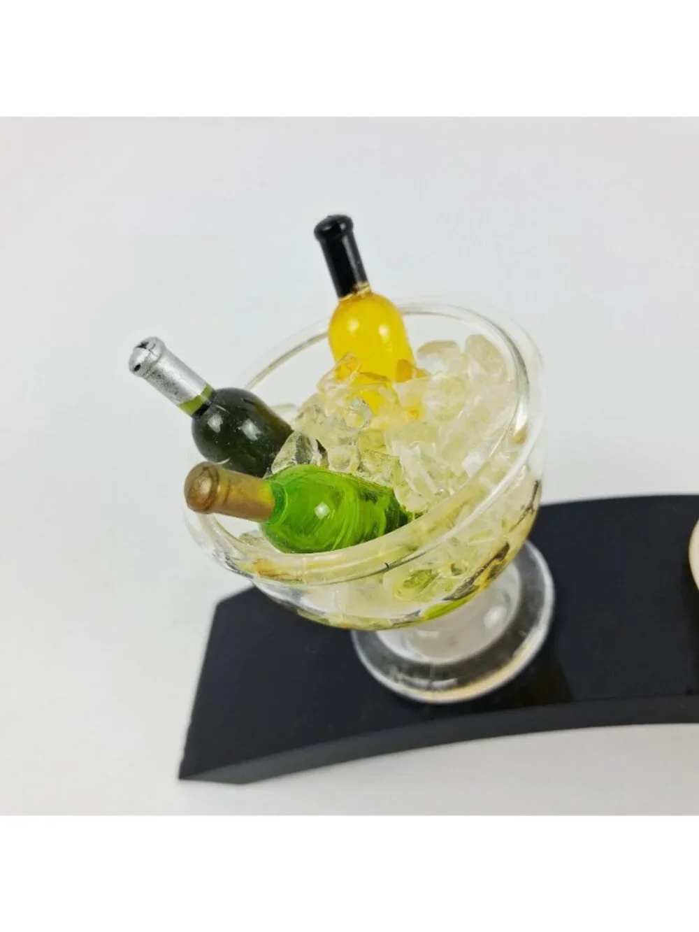 Unbranded this lucite
